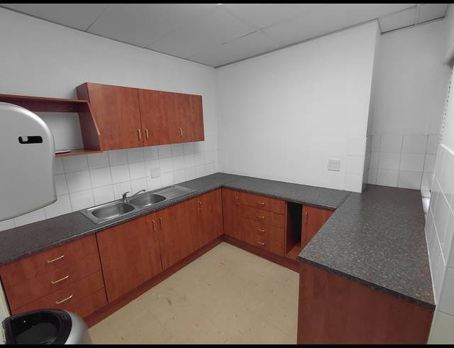 206M² OFFICE TO LET IN VORNA VALLEY